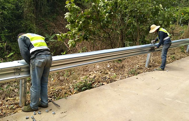 遂宁高速公路护栏的定期维护与保养