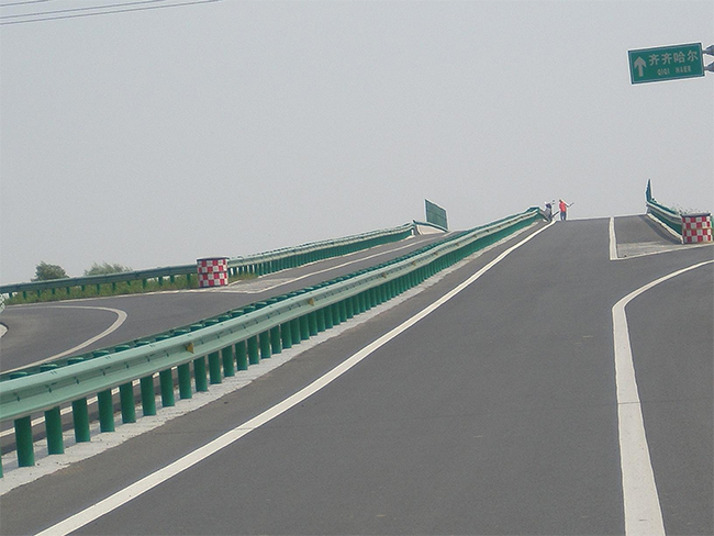 遂宁高速公路护栏的材质与规格